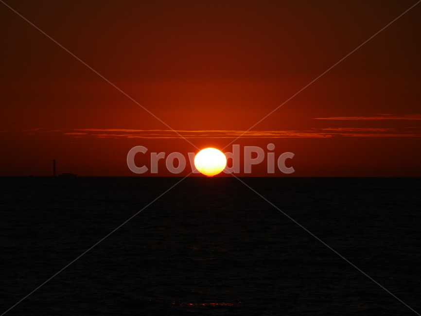 shed,new year sunrise,sunrise,evening glow,dusk,red sun,sun,sea,At sunset,Morning Sensitivity,rad sun,dog and wolf time,red sky,nature,Dusk,sunlight,natural scenery,soleil,ocean,outdoors,a flaming sunset,redsky,sunset,dawn,sundown,landscape