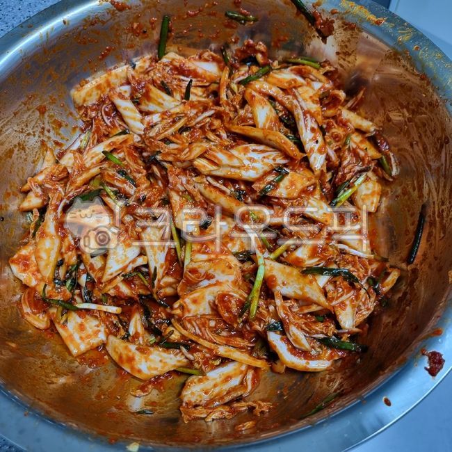 container,seasoning,FreshKimchi,geotjeori,foodingredients,cabbagekimchi,sidedishcontainer,sidedish,Korean traditional food,cookingmaterial,Geotjeori kimchi,side dish,Geotjeori,Food Ingredients,ingredients,cooking,side dish container,koreanfood,Kimchi,kimc