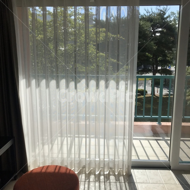 homedecor,가정장식,door,문,curtain,커튼,하얀커튼,인테리어,인테리어,실내디자인,interior design