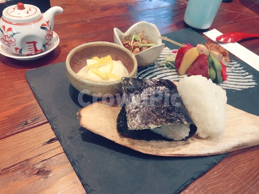 rice balls,pretty food,food,Triangle Gimbap