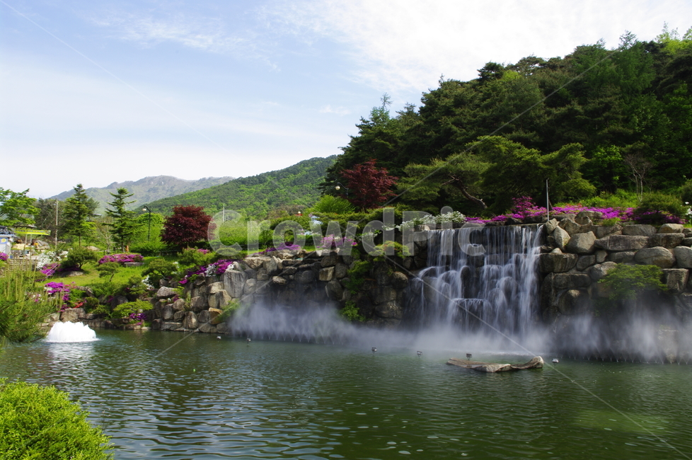 폭포,화단,하늘,구름,바위,꽃,flower,식물,plant,계절,봄,spring,자연,풍경,nature,landscape,water,물,outdoors,옥외,river,강