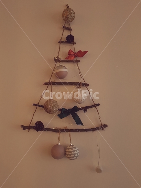 크리스마스,트리,장식,12월25일,전구,xmas,연말,리본,겨울,계절,winter,season,기념일,축하,anniversary,congratulation,celebrate,celebration,메리크리스마스,성탄절,merry christmas,인테리어,실내디자인,interior design,사물,물건,오브젝트,thing,object,matter