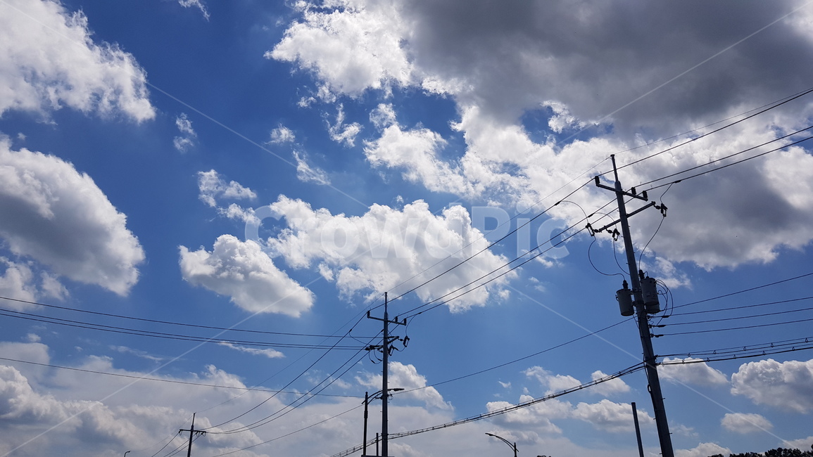 구름,파란하늘,뭉게구름,하얀구름,cloud,bluesky,nature,자연,outdoors,옥외,푸른하늘,azuresky,sky,하늘,powerlines,전력선,cable,케이블