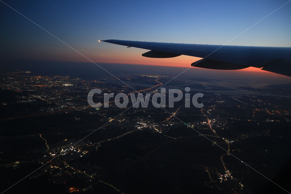 비행,비행기,야경,야간,airplane,자연,경치,nature,풍경,aerialview,야경,밤,풍경,nightscape,night,landscape,교통,교통수단,traffic,transportation