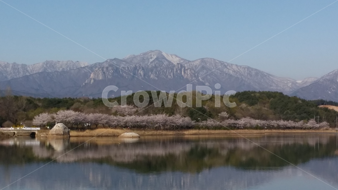 호수와산,하늘,호수에비친산,풍경,잔잔,자연,풍경,nature,landscape,outdoors,옥외,water,물,mountain range,산맥,mountain,산