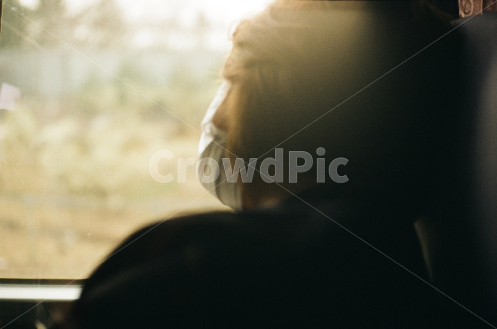 햇빛,버스,버스창가,인물,뒷모습,사람,인물,인간,human,person,여성,여자,woman,female,lady,감성,sensible,feeling