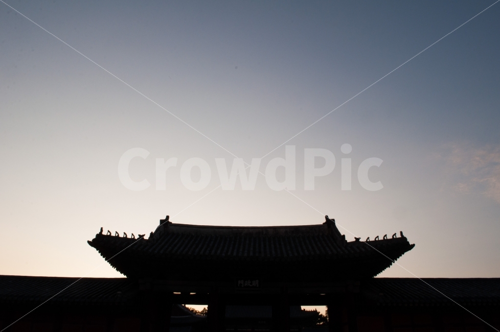 역광,실루엣,문화재,창경궁,저녁,노을,해질무렵,가을출사,NikonD90,한국전통,한국문화,korean traditional,korean culture,랜드마크,landmark,tourist attraction,한국랜드마크,한국관광지,한국명소,korea landmark,korea tourist attraction,실루엣,그림자,silhouette,shadow,건축물,건물외관,exterior,building,structure,architecture,construction