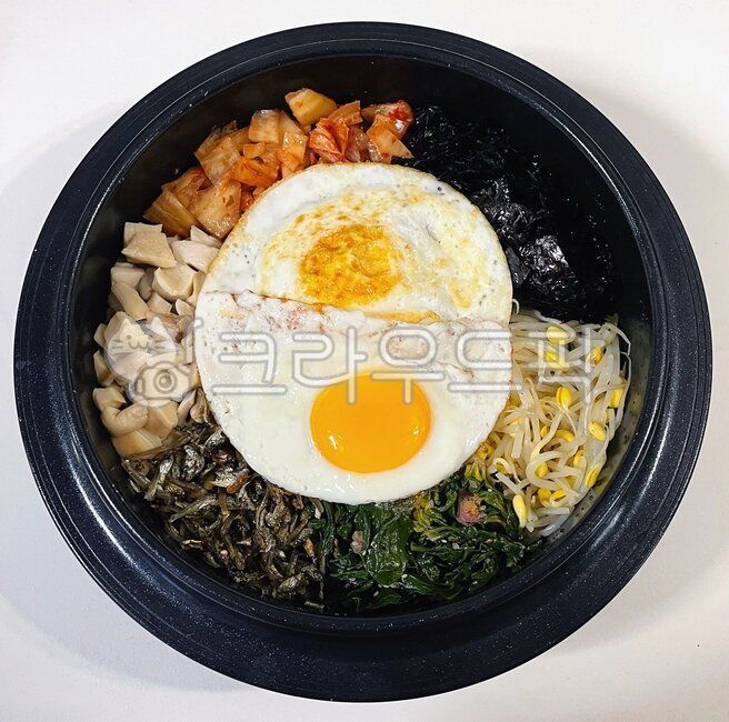 돌솥비빔밥,가마솥비빔밥,비빔밥,돌솥,가마솥,밥,쌀밥,쌀,계란후라이,달걀후라이,계란,달걀,반숙,한식,한국음식,한국요리,나물,야채,채소,멸치볶음,시금치무침,멸치,시금치,콩나물,콩나물데침,버섯,먹방,배추김치,김치,김,meal,food,cook,koreanfood,dish,rice,egg