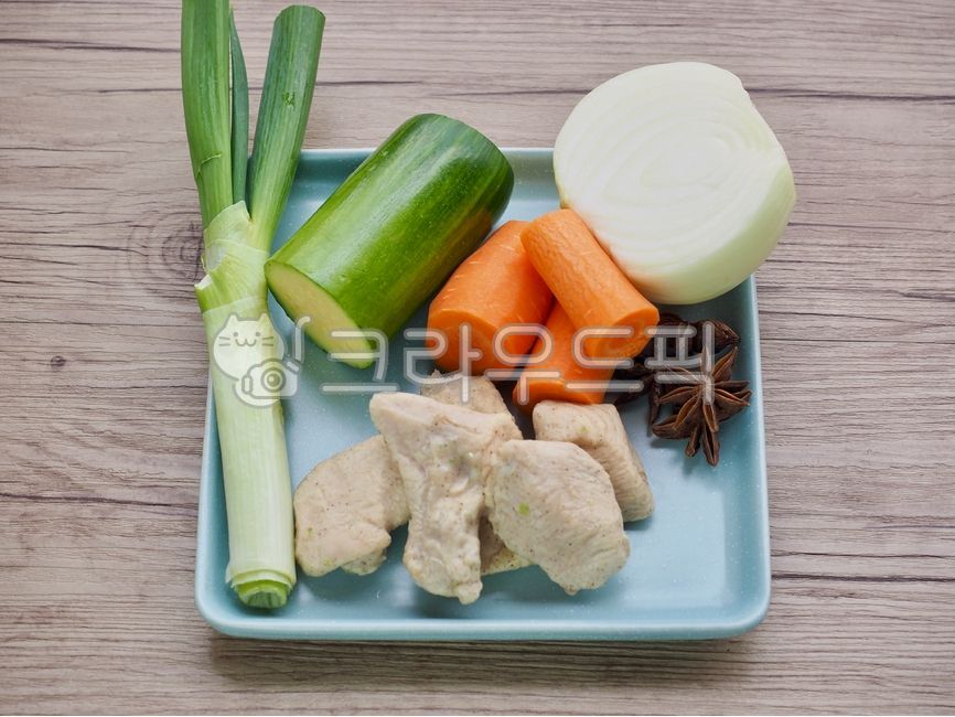 닭고기,닭가슴살,고기,단백질,요리재료,신선한,요리준비,배경,다이어트식품,건강한식생활,음식재료,식품상태,chicken,chickenbreast,meat,food,cookingingredients,fresh,dietfood,healthyeating,foodingredients,foodcondition,채소,야채,혼합,향신료,팔각향,파,당근,양파,호박
