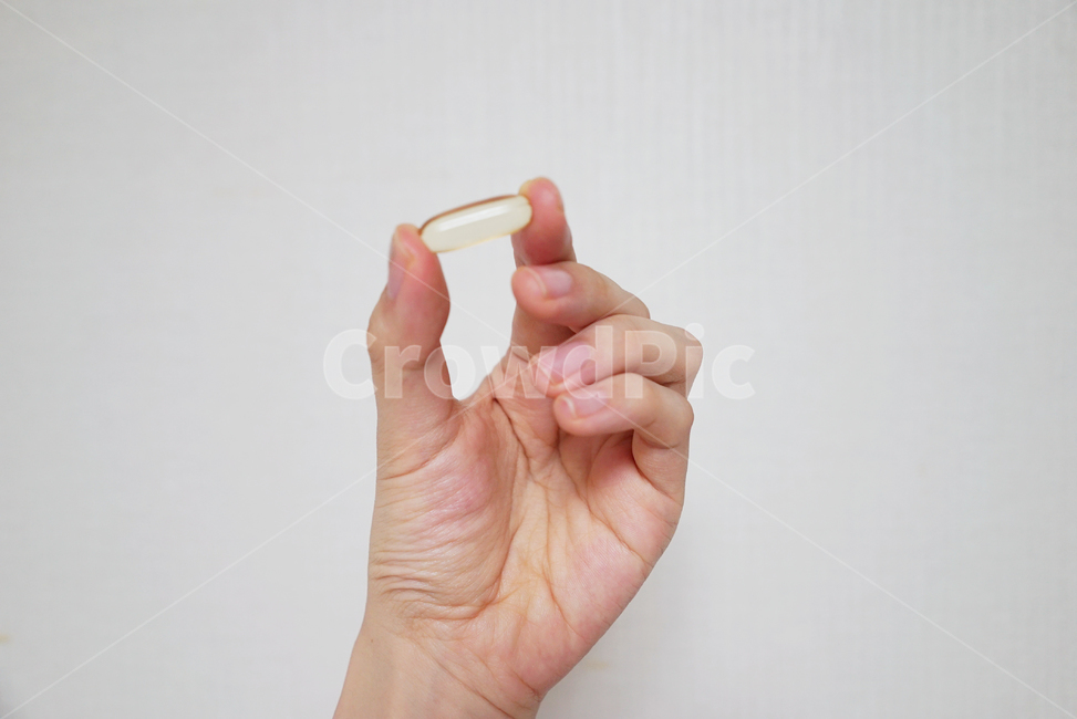 알약,약,손,두통약,영양제,손가락,신체일부,몸,body,의료,의학,병원,medical,hospital,clinic