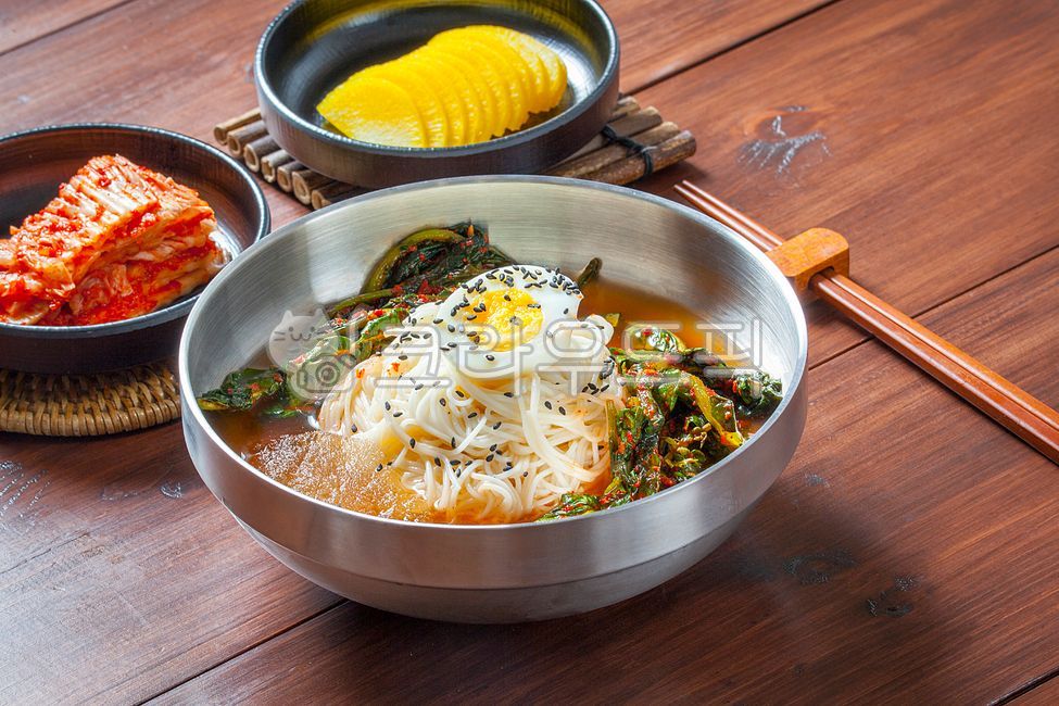 열무냉면,열무국수,열무김치,김치,국수,냉면,계란,달걀,단무지,면,계절음식,계절메뉴,여름음식,별미,간편식,점심,점심식사,음식점,식당,면요리,전통음식,민속음식,전통요리,한국음식,한식,한국요리,한국음식점,먹거리,비빔냉면,물냉면,비냉,물냉,열무비빔냉면,열무비빔국수,비빔국수,물김치,food,음식,식사,접시,그릇