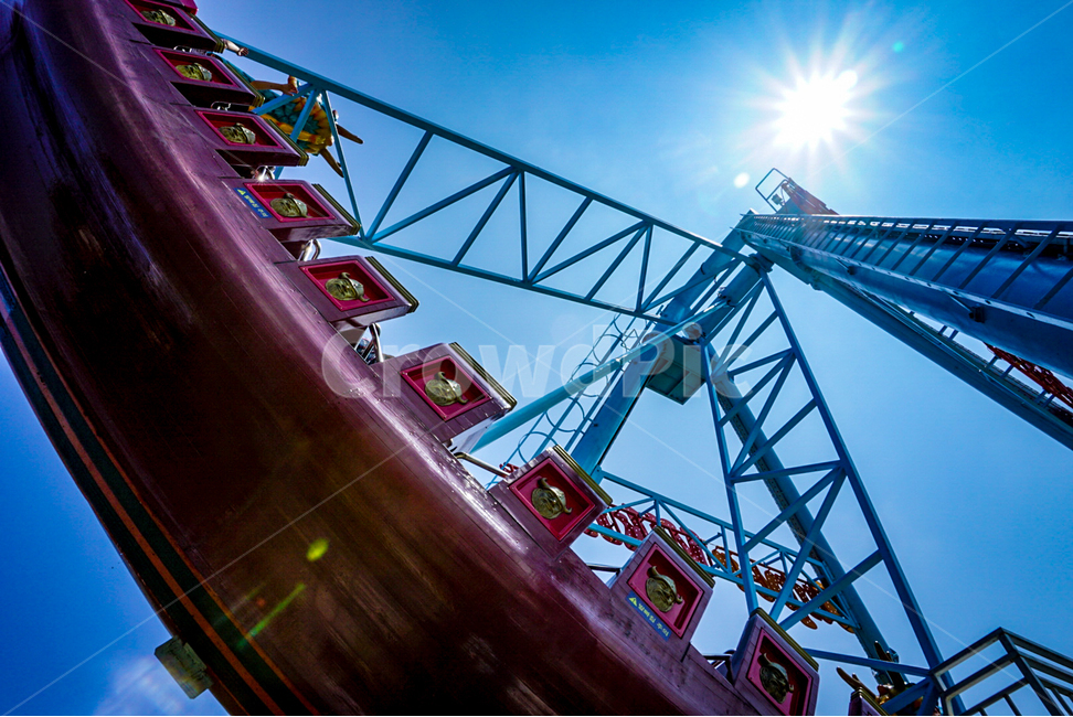 놀이공원,놀이기구,바이킹,하늘,햇살,놀이공원,놀이동산,놀이터,amusement park,playground