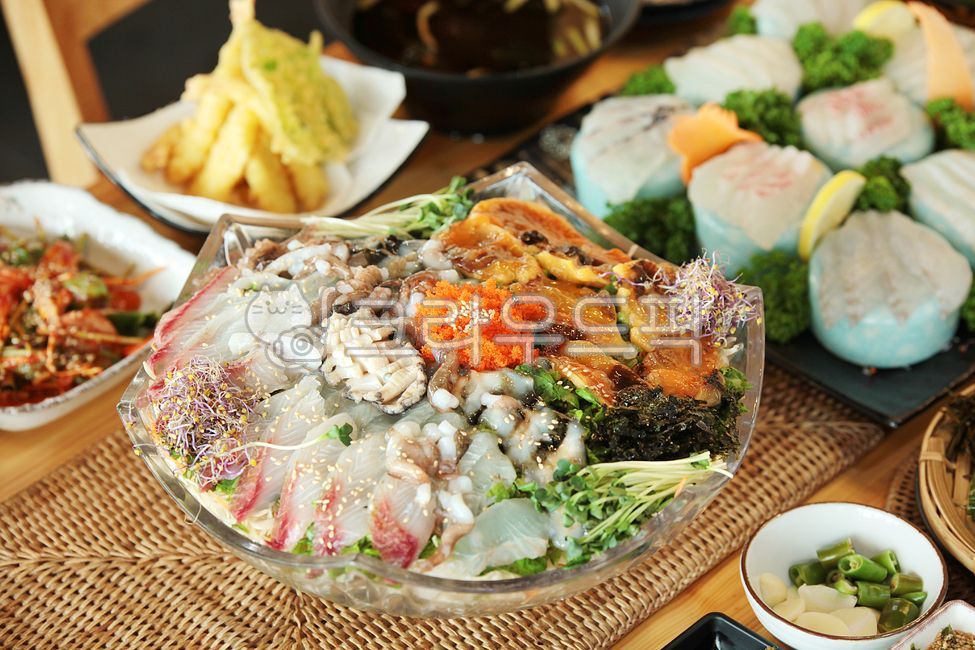 물회,해산물,해물,해산물요리,해물요리,생선,횟집,회,일식,일식집,정통일식,활어,생선회,생선요리,전복,전복회,활어회,자연산회,자연산활어회,활전복,전복요리,멍게,멍개,낙지,산낙지,탕탕이,산낙지탕탕이,낙지탕탕이,낙지요리,생물,김,광어회,광어,도미,도미회,도다리,도다리회,농어,농어회,고등어,고등어회,라탄,대나무받침,라탄트레이,접시받침,마늘,고추,생마늘,모듬회,해물모듬,맛집,먹방,별미,건강식,영양식,건강음식,영양음식,먹거리,한국먹거리,한국횟집,사시미,한국음식,음식,음식점,한국식당,수산물,한국음식점,식당,요리