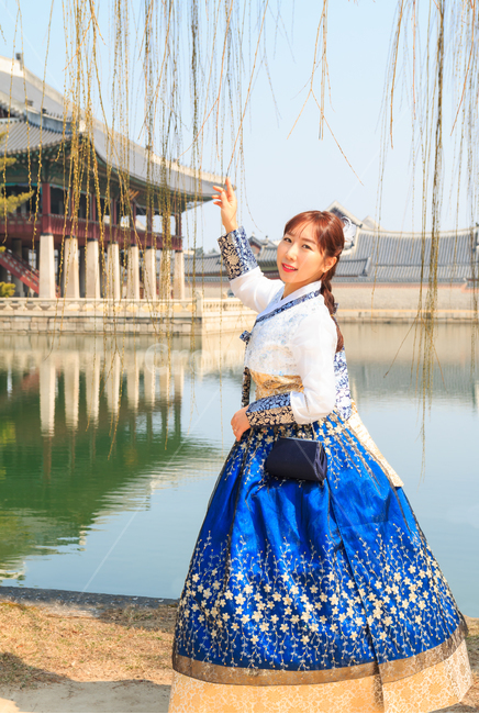 경복궁,경회루,한복,여성,패션,전통,복장,의복,비단,실크,연못,궁전,궁궐,문화,문화유산,유적,풍경,경치,봄,나뭇가지,고운,자태,아름다운,우아한,건물,건축,기와,기와지붕,고궁,한국전통,한국문화,korean traditional,korean culture,한복,한국전통의상,hanbok,korean traditional clothes,랜드마크,landmark,tourist attraction,한국랜드마크,한국관광지,한국명소,korea landmark,korea tourist attraction,사람,인물,인간,human,person,여성,여자,woman,female,lady