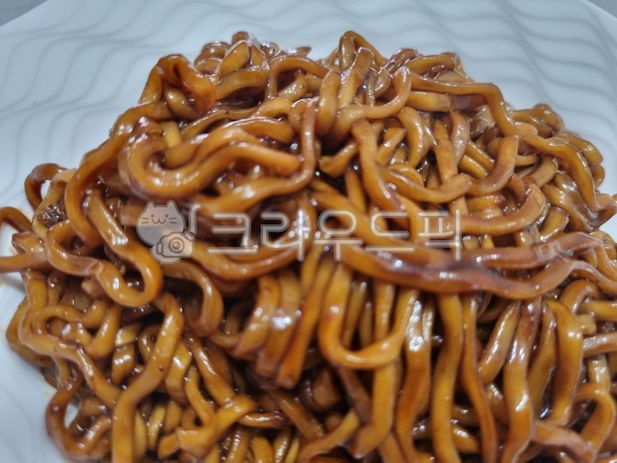 roastingjajang,jjajangmyeon,saucer,jajangmyeon,bowls,plate,blackbeansaucenoodles,Delicious food,Chapagetti,bowl,Chinese cuisine,jazzaroni,Chinesecooking,cooking,chinesefood,Chinesedishes,chinesecuisine,Chinese food,Roasted Jjajang,Jjazzaroni,food,Jajangmy