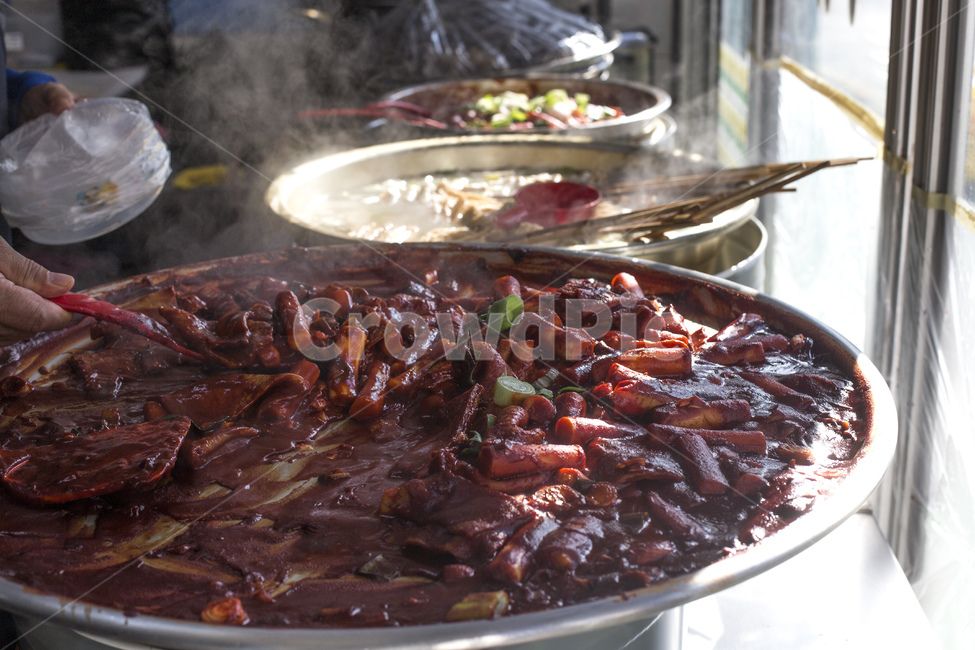 떡볶이,쌀떡,밀떡,떡,분식,고추장,고춧가루,음식,식품,한식,양념,쌀떡볶이,밀떡볶이,빨강,주걱,쟁반,시장,마트,마켓,market,mart,market place,음식,식재료,요리,food,cook,meal,dishes,food reserves,한식,한국음식,한국요리,korean food,korean dishes,korean meal,korean cook