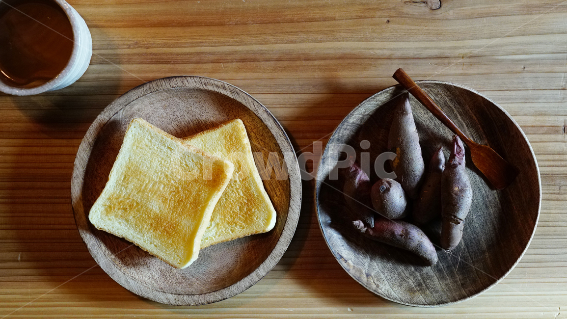 food,음식,bread,빵,고구마,아침,식사,아침식사,breakfast,식빵,유자차,식탁,그릇,접시,sweetpotato,간단한식사,toast