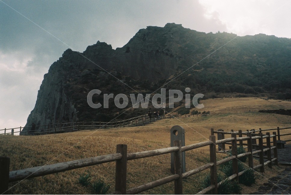 제주,성산일출봉,산,풍경,필름,필름카메라,제주도,감성,자연,식물,아날로그,plants,jeju,nature,sensible,feeling,film,filmcamera,winter,자연,풍경,nature,landscape,한국자연풍경,한국자연경관,korea nature landscape,제주도,jeju,jeju island,outdoors,옥외