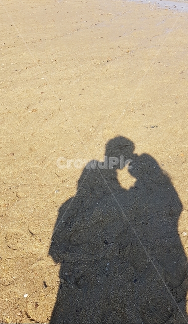 그림자,연인,해변가,백사장,모래,바다,인물실루엣,사람실루엣,character silhouette,human silhouette