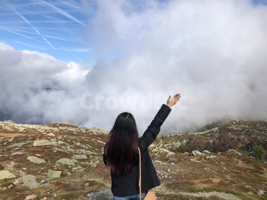 산,구름,하늘,안개,만세,긴머리,하늘색,나무,언덕,길