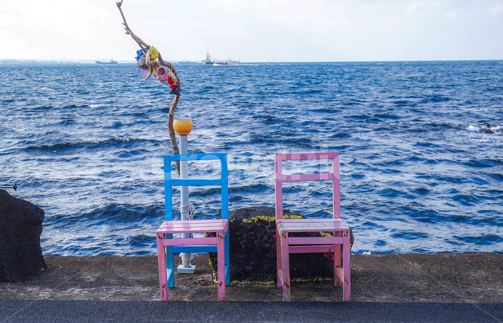 바다,의자,커플,포토스팟,제주도,도로,수평선,chair,couple,sea,jeju,jejuisland,couplechair,pinkchair,분홍색의자,해변도로