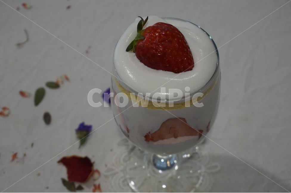 딸기,딸기케익,카페,감성,일상,음료수,drink,beverage