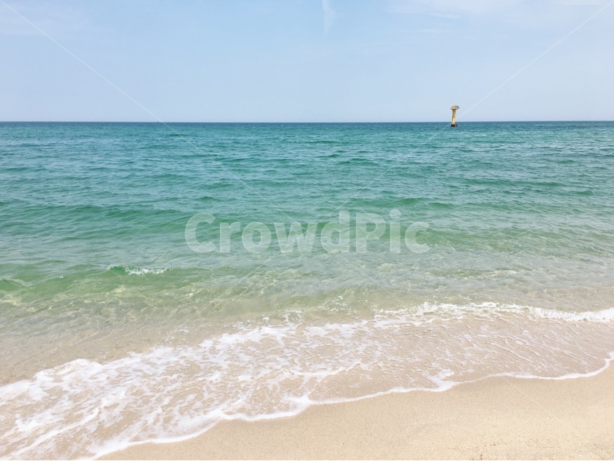 바다,파도,등대,그라데이션,바닷가,해변,복사장,모래,동해바다,파란,수평선,자연,풍경,nature,landscape,해변,바다,beach,sea,outdoors,옥외,ocean,대양,water,물,shoreline,해안선,coast,연안
