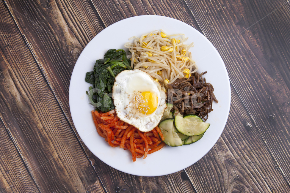 Herbs,spinach,Bean sprouts,egg,bibimbap,Bracken,side dish,Fried egg,Korean food,raw vegetables,pumpkin