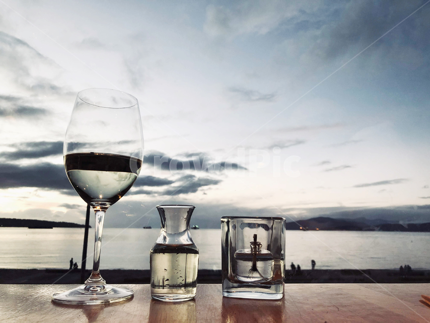 whitewine,wine,wineglass,beach,해변,일몰,sunset,화이트와인,와인,와인잔,beverage,마실것,와인바