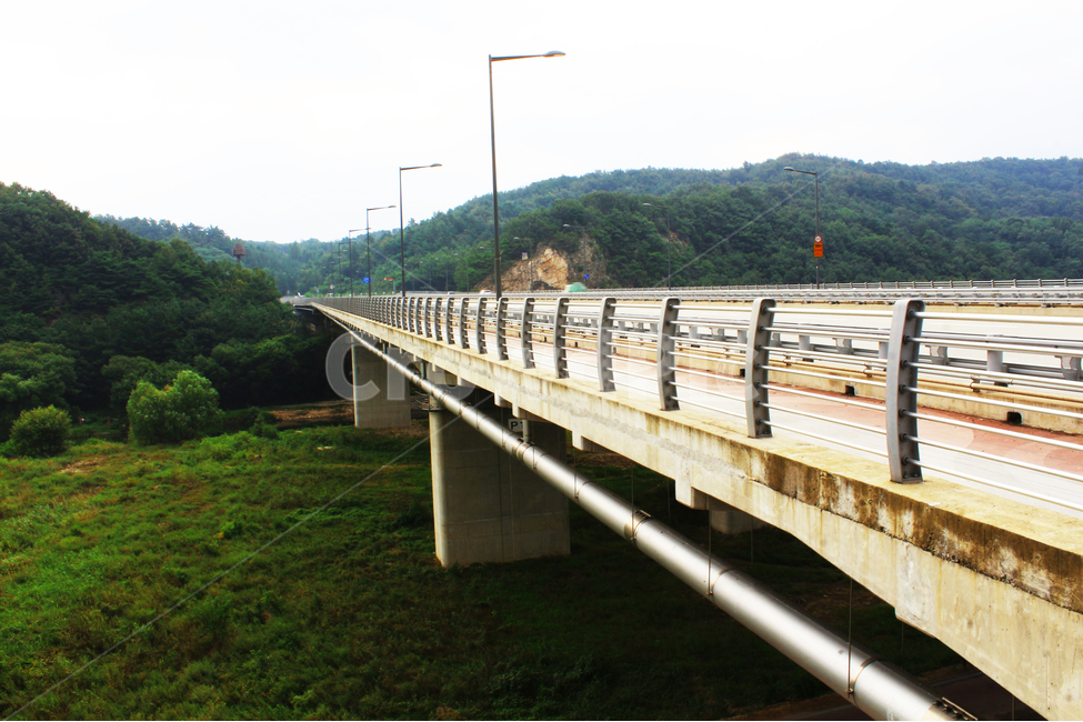 다리,강,도로,가로등,산,풀숲,나무,하늘,자연,풍경,nature,landscape,road