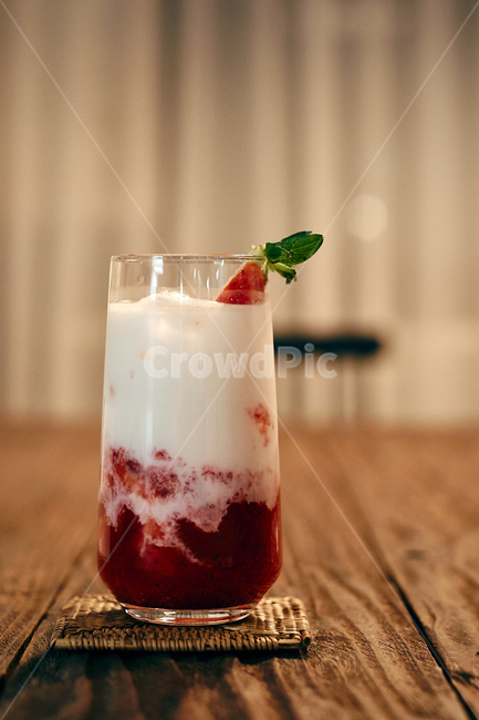 카페,cafe,감성,딸기,딸기라떼,라떼,과일,음료,beverage,glass,컵,유리컵,음료수,drink,beverage