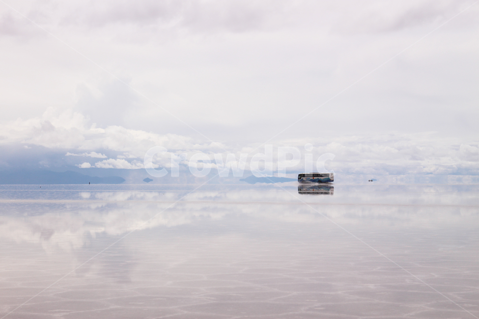 uyuni,unique,reflect,saltflat,소금사막,우유니,cloudy,cloud,tour,tourism,pergoda,sky,lake,panoramic,파노라마,해안선,경치,landscape,풍경,물,water,바다,southamerica,nature,자연,outdoors,bolivia,볼리비아,남미
