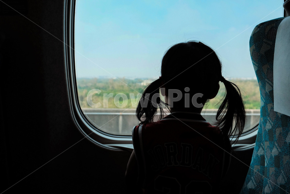 기차,소녀,소녀의뒷모습,기차여행,여행,train,window,girl,파란하늘,창문,창밖풍경,사람,인물,인간,human,person,어린이,어린아이,child,children,kid,여행,휴가,traveling,vacation,trip