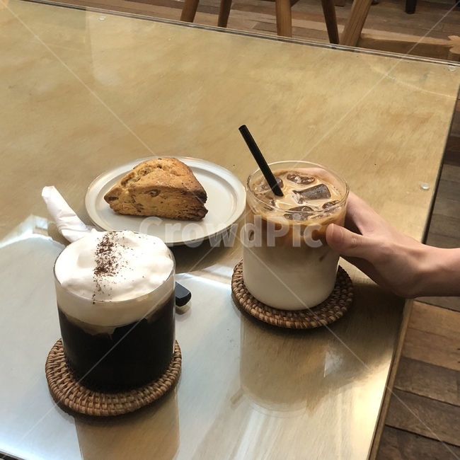 인테리어,실내,분위기,mood,카페,음료,디저트,커피,케익,감성,휴식,여유,데이트,스콘