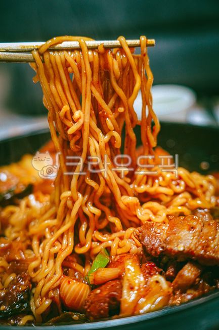 Stir-fried noodles,stir-fried dishes,noodle dishes,ramen,budaejjigae,ramen noodles,kimchi jjigae,snacks,food,noodles,noodles,spicy ramen,meal,noodles,ingredients,noodles,Korean food,noodle,ramen,noodledish