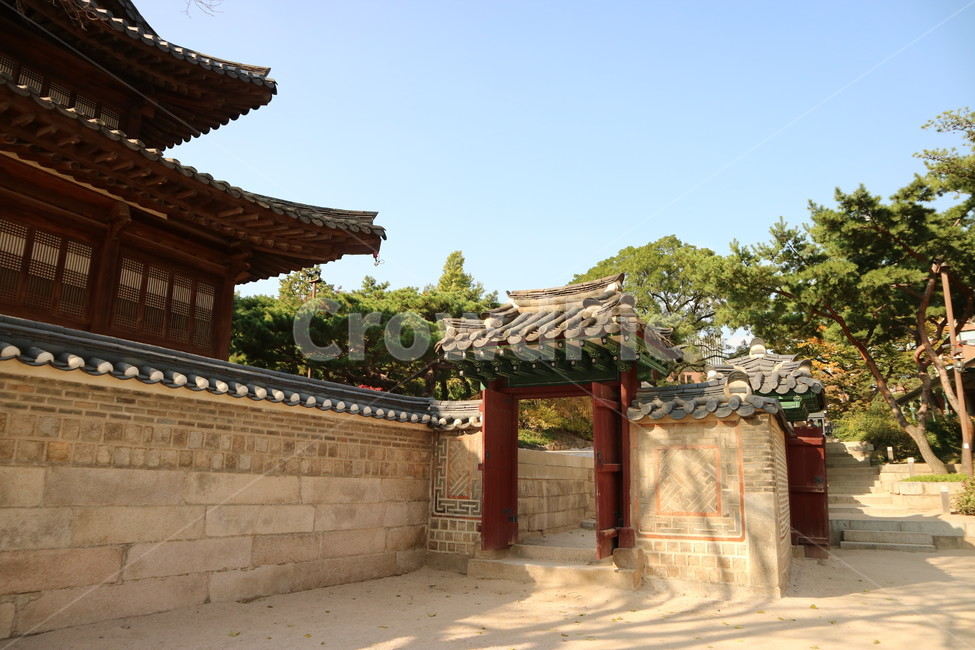 서울,덕수궁,문,처마,돌담,한국전통,한국문화,korean traditional,korean culture,랜드마크,landmark,tourist attraction,한국랜드마크,한국관광지,한국명소,korea landmark,korea tourist attraction,건축물,건물외관,exterior,building,structure,architecture,construction