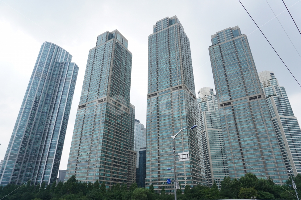 타워팰리스,도곡동주상복합,도곡동타워팰리스,고층건물,빌딩숲,자본주의,도시,풍경,city,landscape,건축물,건물외관,exterior,building,structure,architecture,construction,town,시티,건물,high rise,고층 건물,urban,어반,office building,사무실 건물,metropolis,중심지