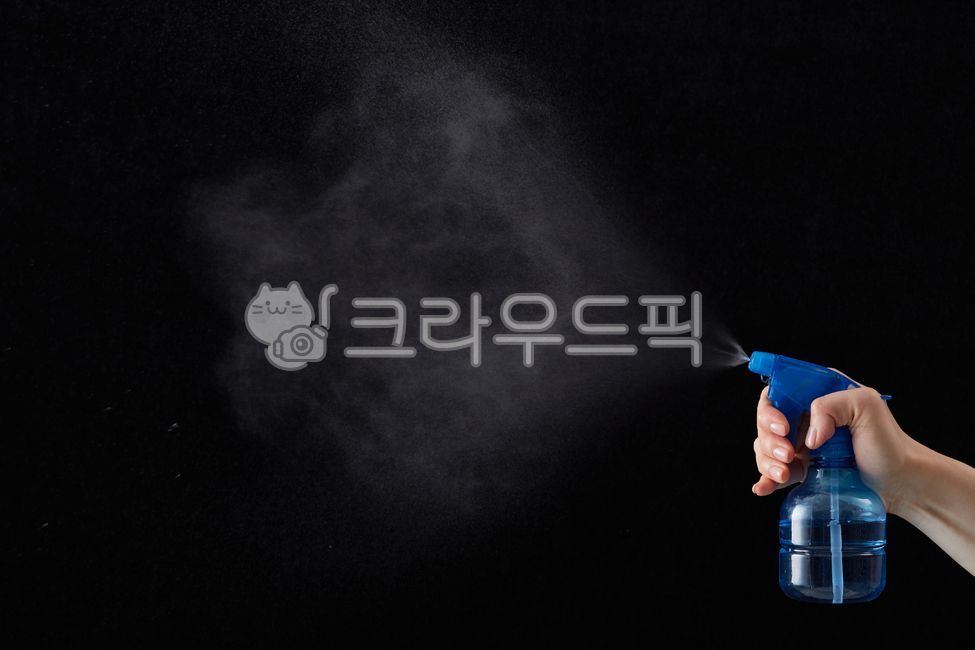 분무기,스프레이,에어로졸,물,분사,분무,소독약,살균제,액체,노즐,플라스틱,검정,손,손잡이,클로즈업