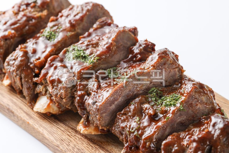 폭립,돼지등갈비,바베큐,돼지,돼지등갈비구이,돼지고기,육류,음식,요리,식재료,맛있는,식사,클로즈업,food,cook,meal,delicious,접시,그릇,plate,bowl,closeup,pork