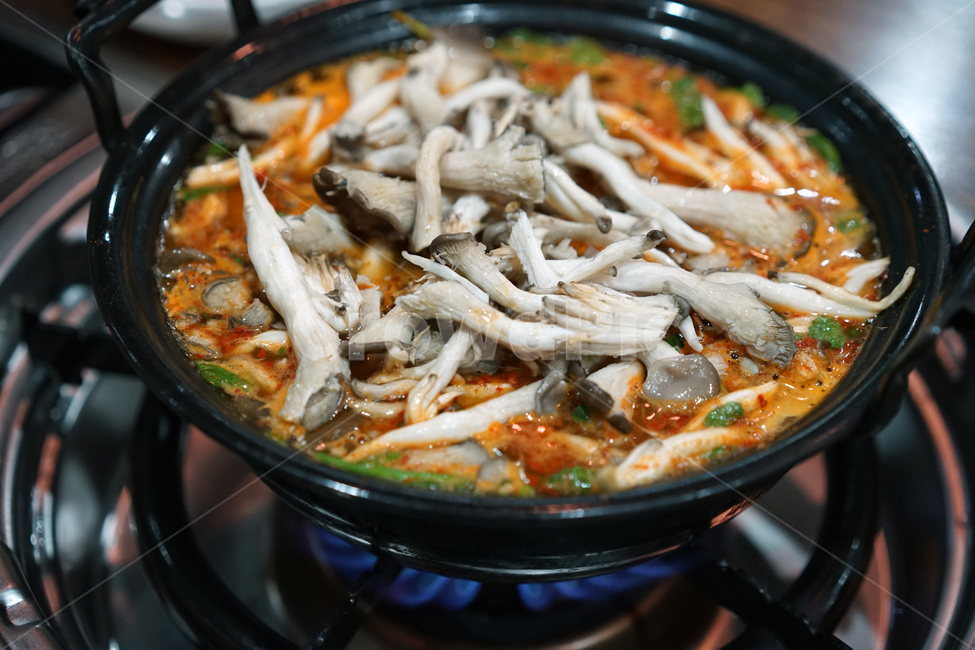 음식,한식,전골,찌개,샤브샤브,요리,국물,버섯,음식,식재료,요리,food,cook,meal,dishes,food reserves,한식,한국음식,한국요리,korean food,korean dishes,korean meal,korean cook