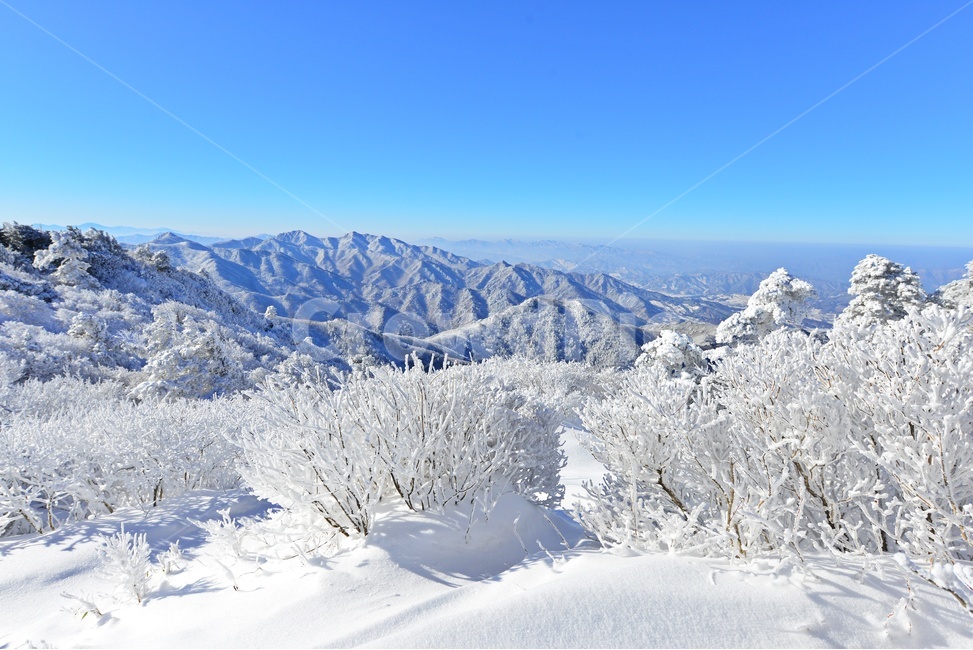 mountain,산,nature,자연,outdoors,옥외,landscape,경치,scenery,풍경,mountainrange,산맥,snow,눈,덕유산,설천봉,향적봉,중봉,상고대,덕유산설경,겨울,계절,설경,겨울,계절,winter,season,자연,풍경,nature,landscape,한국자연풍경,한국자연경관,korea nature landscape