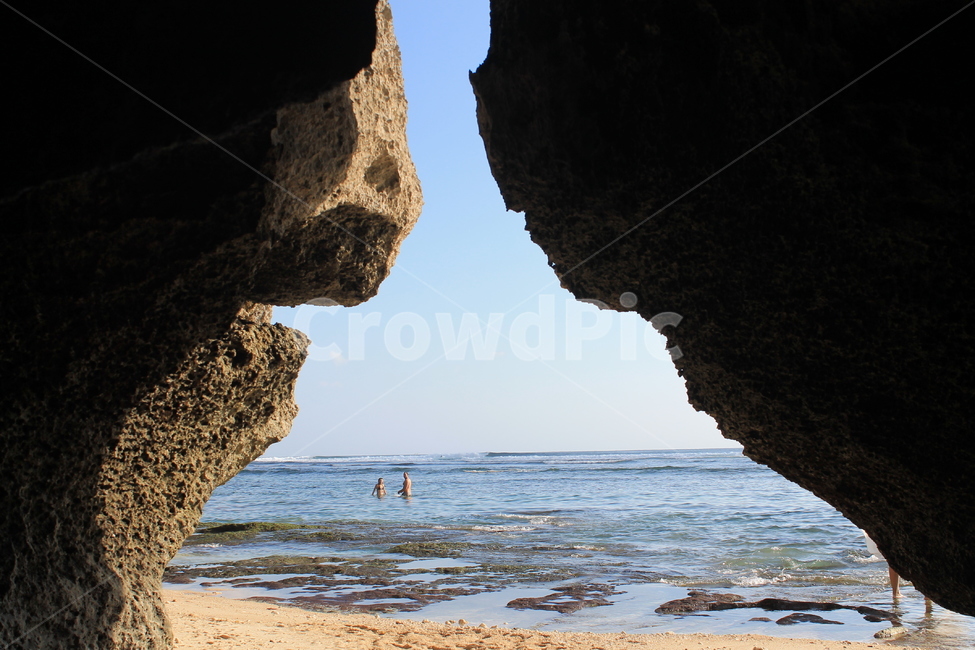 인도네시아,발리,술루반,해변,바다,하늘,푸른하늘,indonesia,bali,beach,balibeach,sky,blue,bluesky,nature,자연,동굴,cave,sea,ocean,대양,coast,cove,자연,풍경,nature,landscape,shoreline,해안선,water,물,outdoors,옥외,연안,후미