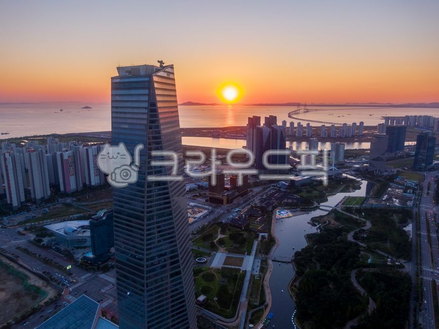 Central Park,Songdo,Incheon,Songdo Park,Songdo International City,Tower,Sunrise,Sunrise,Sunset,Sun,Light,Sunlight,Sunset,Incheon Free Economic Zone,Incheon City,Yeonsu-gu,Park,Building,City,Cityscape,City View,City,Green,Lake,Water