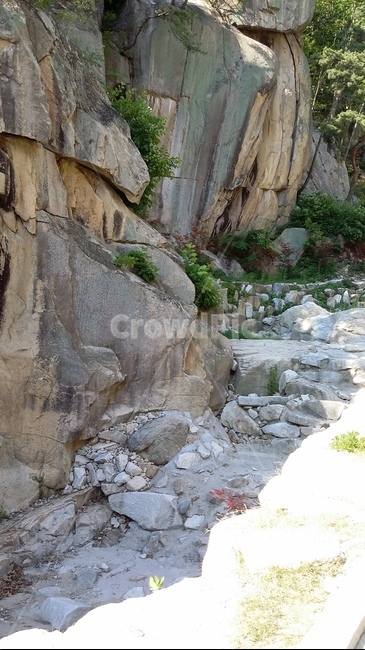 절벽,돌벽,돌산,자연,여름바위산,그림자진돌벽,자연,풍경,nature,landscape,rubble,파편,slate,슬레이트