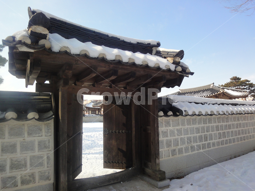 겨울,한옥,눈,전통,기와,winter,snow,koreansytlehouse,oldhouse,oriental,house,tileroofedhouse,겨울,계절,winter,season,한국전통,한국문화,korean traditional,korean culture,건축물,건물외관,exterior,building,structure,architecture,construction