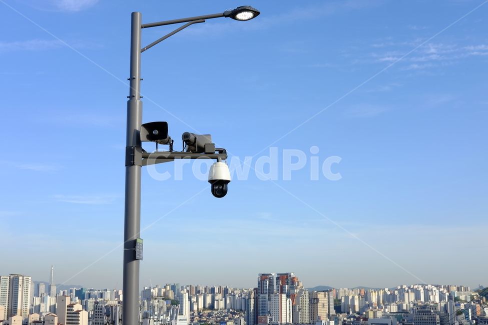 가로등,cctv,보안카메라,여백,하늘,가을,건물,확성기,감시카메라,보안,치안,도시,풍경,city,landscape,한국도시풍경,한국도시경관,korea cityscape,lamp post,램프 포스트