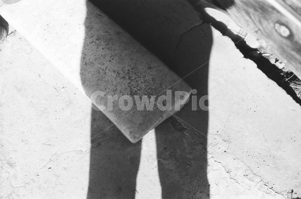 돌,흑백필름,필름,바닥돌,주춧돌,옛날집,추억,예전,흑백,모노톤,monochrome,black and white