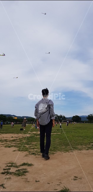 첨성대앞,들판,연날리기,뒷모습,경주