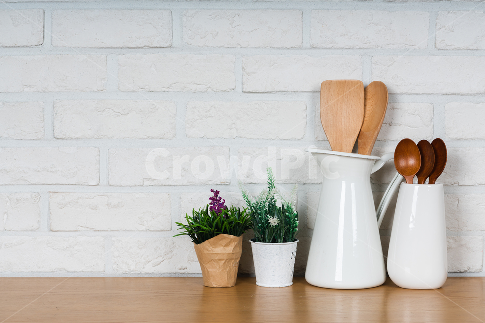 벽돌,패턴,요리기구,주방용품,주걱,숟가락,수저,나무,부엌,주방,요리,주부,선반,화분,식물,녹색,반영,도자기,깔끔한,깨끗한,현대적인,공간,밝은,정리,정돈,꽃,실내,인테리어,배경,주방,키친,부엌,주방용품,요리도구,kitchen,kitchenware,cookroom,cookingutensil,인테리어,실내디자인,interior design,사물,물건,오브젝트,thing,object,matter