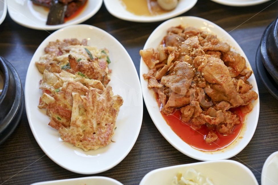 	한정식,한식,식사,푸드,음식,먹방,우리음식,먹거리,반찬,상다리,한끼,외식,음식,식재료,요리,food,cook,meal,dishes,food reserves,육류,고기,meat,한식,한국음식,한국요리,korean food,korean dishes,korean meal,korean cook